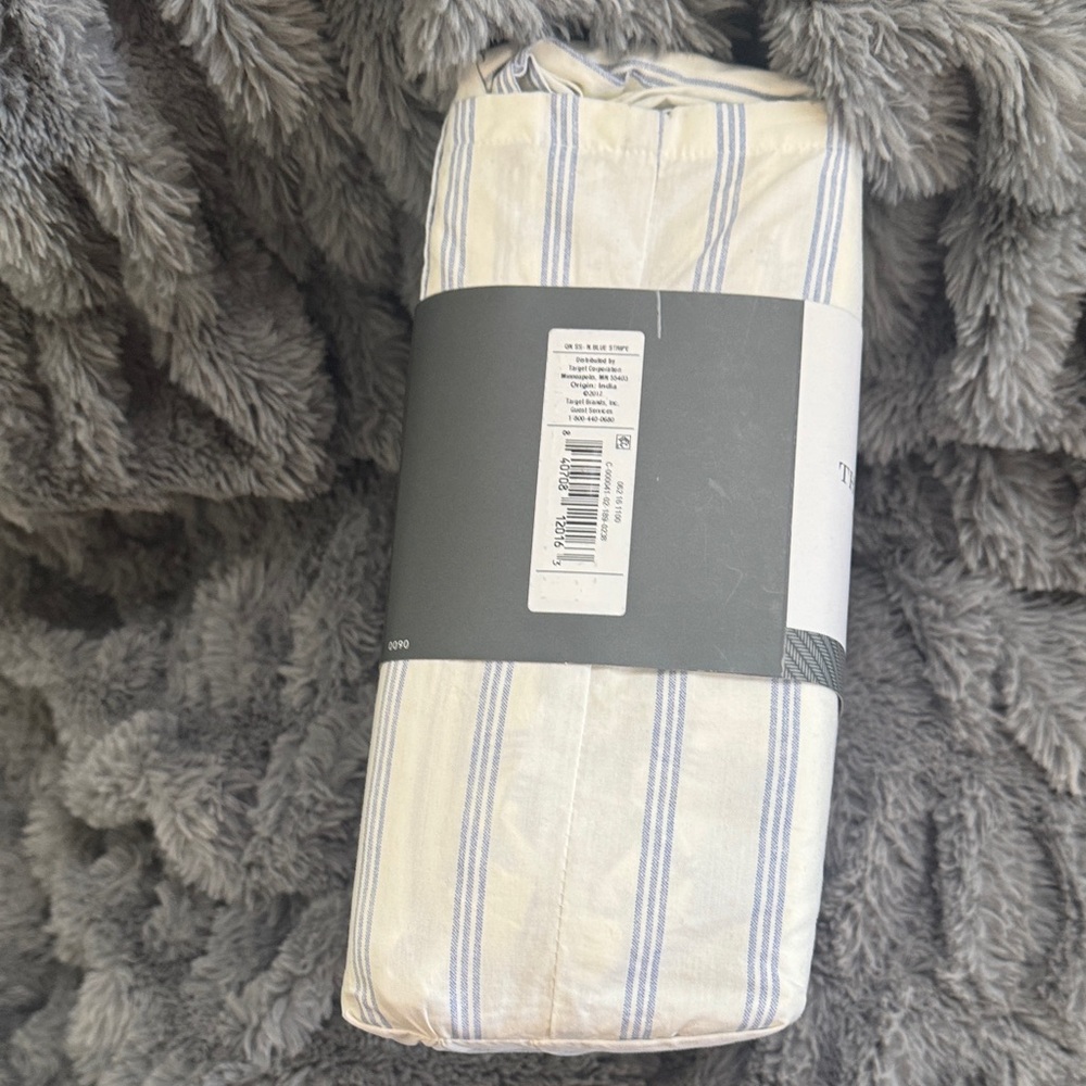 Threshold Vintage-Washed Percale Sheet Set in White and Light Blue Stripes - Picture 7 of 8